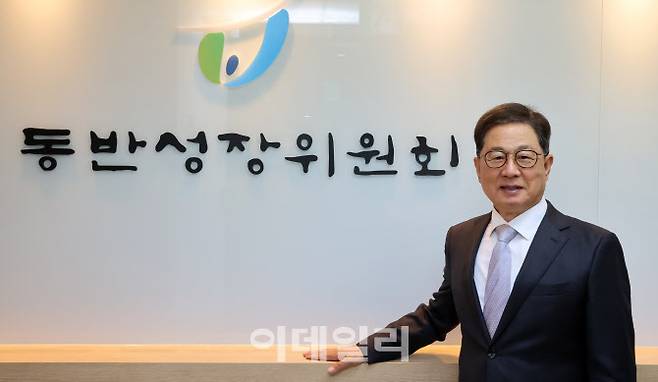16일 서울 중구 동반성장위원회 사무실에서 이달곤 동반성장위원장이 이데일리와 인터뷰하고 있다(사진=방인권기자)