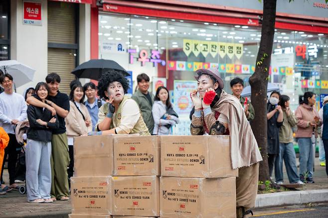 안산국제거리극축제 공연 모습. (사진 = 안산문화재단 제공)