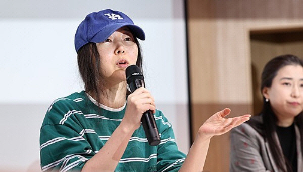 민희진 어도어 대표가 서울 서초구 한국컨퍼런스센터에서 입장 발표 기자회견을 갖고 있다. 연합뉴스