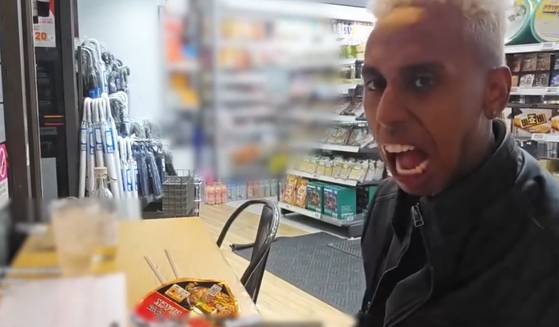 Johnny Somali eats instant noodles in a video uploaded on Oct. 17. [SCREEN CAPTURE]