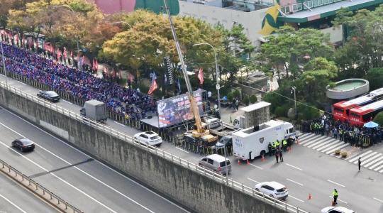 현대트랜시스 노조가 지난 28일 서울 서초구 양재동 현대차·기아 사옥 앞에서 대규모 집회를 벌이고 있다. 독자 제공