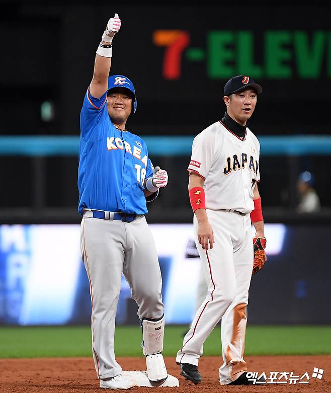 22일 일본 홋카이도 에스콘필드에서 열린 '한일 드림 플레이어즈 게임'에서 3회초 무사 1루 박석민이 안타를 날린 뒤 세리머니를 하고 있다. 엑스포츠뉴스 DB