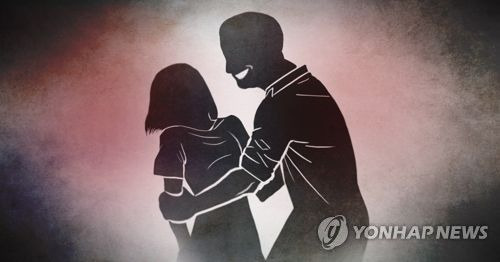 "말 잘들으면 장학사 시켜줄게"..여교사 성추행한 교