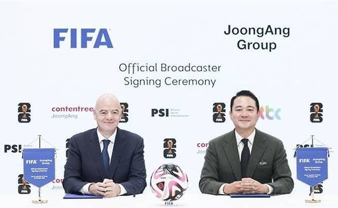 잔니 인판티노 FIFA 회장(왼쪽), 홍정도 중앙그룹 부회장