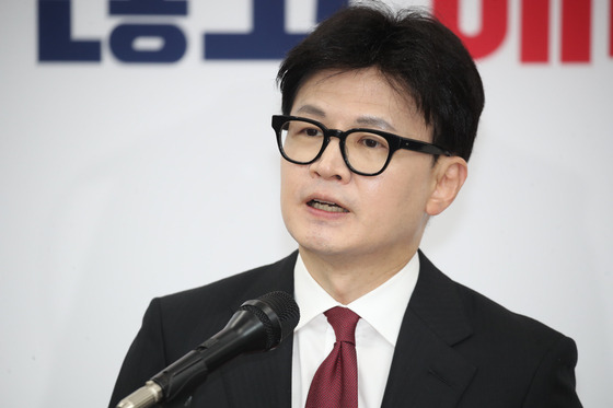 People Power Party leader Han Dong-hoon speaks during a press conference at National Assembly in Yeouido, western Seoul, on Wednesday, marking his 100th day as leader of the conservative party. [NEWS1]