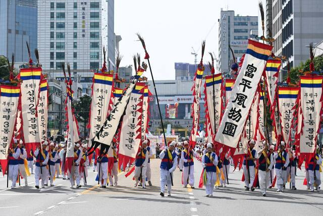 인천 부평구 부평대로에서 부평풍물대축제가 열리고 있는 모습. 부평구 제공