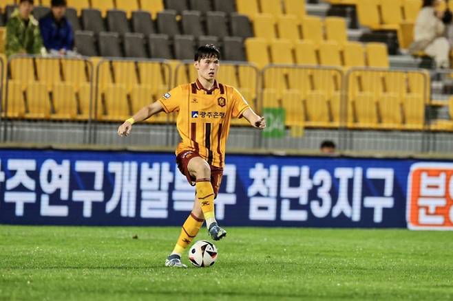 지난 10월18일 K리그1 34라운드 대구전 광주FC 변준수가 드리블을 펼치고 있다./사진=광주FC