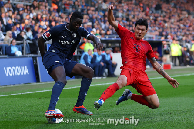 유럽축구 통계매체 후스코어드닷컴은 30일 2024-25시즌 분데스리가 10월 베스트11을 선정해 소개했다. 김민재는 분데스리가 월간 베스트11 수비수에 이름을 올렸다. 바이에른 뮌헨에선 김민재를 포함해 4명이 월간 베스트11에 선정됐다. 바이에른 뮌헨은 올 시즌 분데스리가에서 무패행진과 함께 6승2무의 성적으로 리그 선두를 질주하고 있다./게티이미지코리아