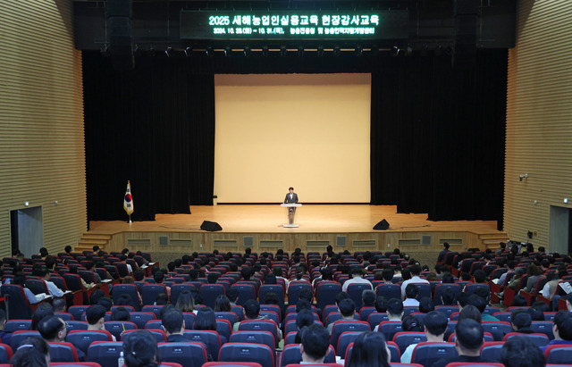 권재한 농촌진흥청장이 29일 전북 전주 농진청에서 열린 ‘2025 새해농업인실용교육 현장강사교육’에서 인사말을 하고 있다. 농촌진흥청