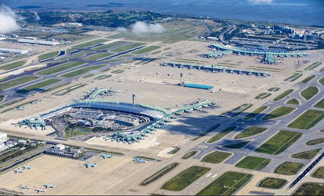 4단계 건설 사업 완공을 앞둔 인천공항 모습.