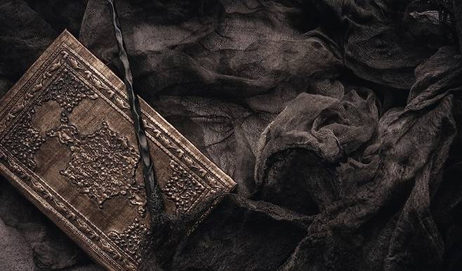 주인공 이한은 축적된 재산 대신 마법을 배울 수 있는 교육의 기회를 얻게 된다.[사진 | 게티이미지뱅크]