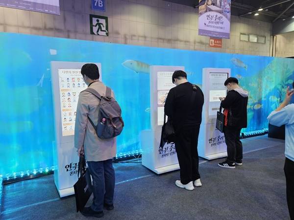 - 자신의 닉네임과 UID가 적힌 명함을 만들 수 있다