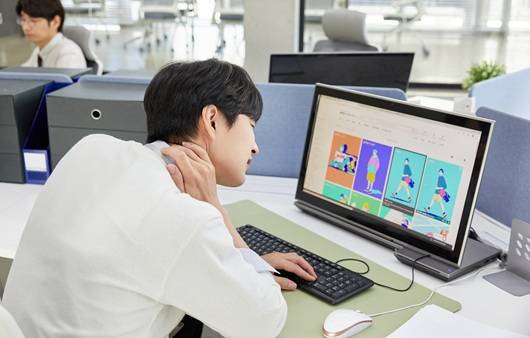 거북목 증후군은 방치 시 근골격계 전반에 악영향을 미칠 수 있다|출처: 게티이미지뱅크