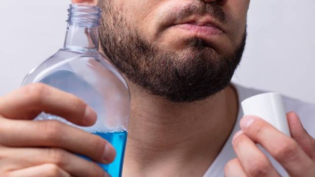 가글은 입냄새의 근본적인 원인을 해결하지 못한다|출처: 게티이미지뱅크
