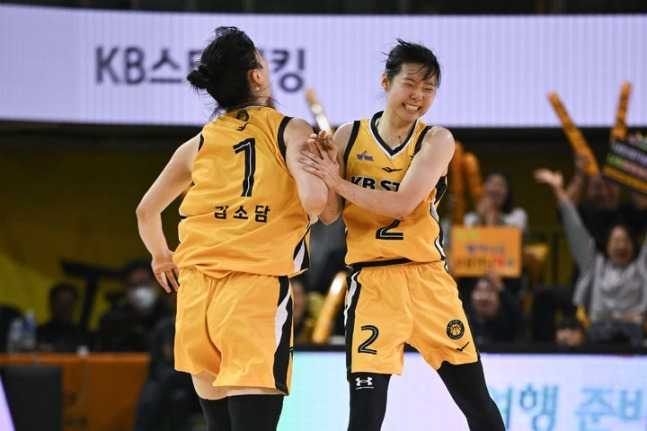 여자 프로농구 국민은행 (WKBL 제공)