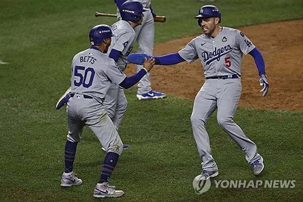 무키 베츠(왼쪽)·프레디 프리먼. ⓒ연합뉴스 AFP