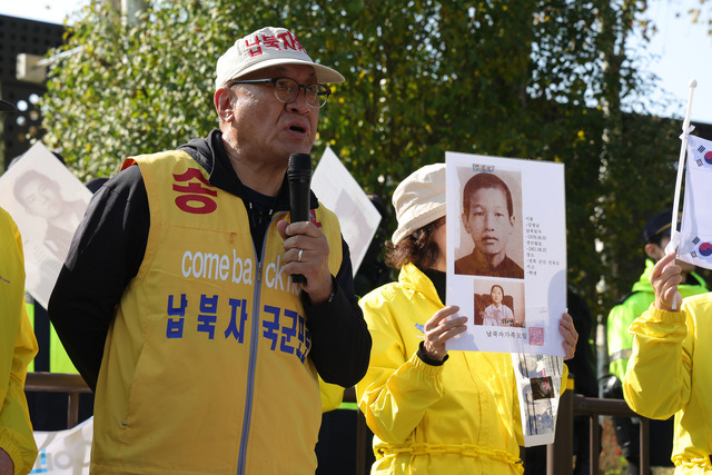 31일 경기도 파주시 임진각 국립 6·25전쟁 납북자기념관에서 최성용 납북자가족모임 대표가 기자회견을 열고 향후 대북전단 살포에 대해 발언하고 있다. 연합뉴스