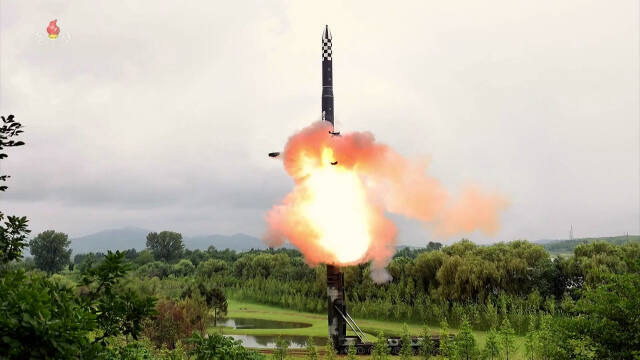 북한 중앙TV의 ICBM '화성-18형' 시험발사 영상으로 기사와 직접 관련 없는 사진. 연합뉴스