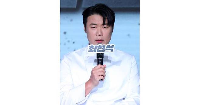 최현석 셰프가 넷플릭스 예능 프로그램 '흑백요리사' 시즌2에 출연하지 않겠다고 전했다. 사진은 최현석이 지난 7일 서울 마포구 호텔 나루 서울 엠갤러리에서 열린 넷플릭스 예능 '흑백요리사: 요리 계급 전쟁' 기자간담회에서 인사말 하는 모습. /사진=뉴시스