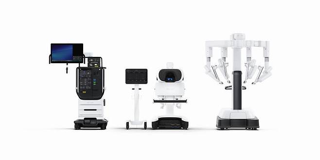 [서울=뉴시스] 31일 최소 침습 치료 기업인  인튜이티브서지컬코리아는 다빈치 5를 지난 3월 미국 식품의약국(FDA)의 승인 후 미국에 이어 전 세계에서 두 번 째로 한국에 출시했다고 밝혔다. (사진= 튜이티브서지컬코리아 제공) 2024.10.31. photo@newsis.com *재판매 및 DB 금지