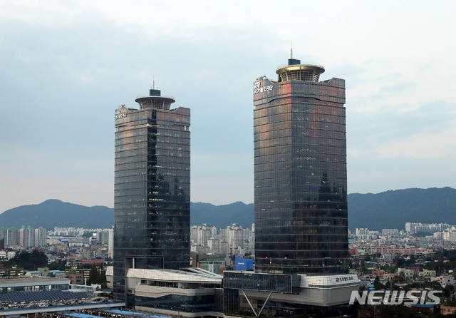 [대전=뉴시스] 대전에 위치한 철도공동사옥 전경. 오른쪽이고 국가철도공단이고 왼쪽이 한국철도(코레일)다.