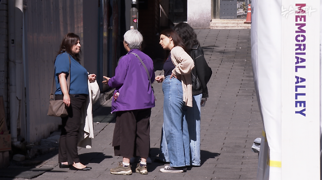 지난 25일, '이태원 참사' 희생자 그레이스 라쉐드 씨 가족은 처음으로 참사 골목 안으로 들어와 봤다.&nbsp;