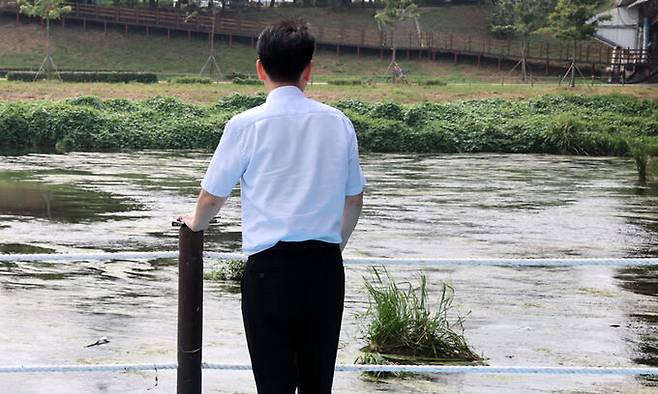 고정훈(가명·60대)씨를 9월10일 서울 금천구 안양천변에서 만났다. 고씨는 “최근 정신병원 입원이 너무 어려워졌다”고 토로했다. 이제원 선임기자