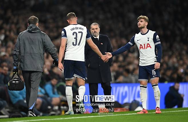 ▲ 판더펜은 토트넘 핵심 중앙수비수다. 그가 빠지면 토트넘 중앙 수비는 큰 균열이 생긴다. 역습 상황에서 공격의 힘도 떨어진다.