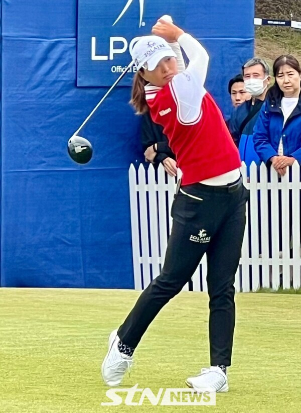 고진영이 미국여자프로골프(LPGA) 투어 토토 재팬 챔피언십 2라운드 1번 홀 티삿 장면. 사진┃STN NEWS