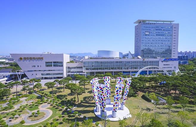 광주광역시의회가 1일 발표한 '광주광역시 교통정책에 대한 시민 여론 조사' 결과, 광주시민 56.6%가 민선 8기 광주시가 역점 추진 중인 '대자보(대중교통·자전거·보행) 도시' 정책을 "모른다"라고 답했다. 광주광역시의회 제공