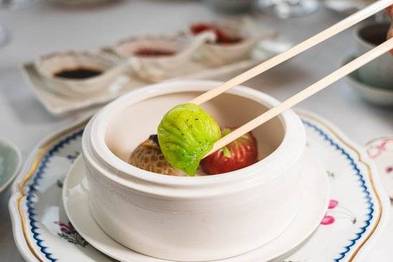 딤섬은 홍콩을 대표하는 먹거리다. 수백 가지가 넘는 딤섬 중 가장 기본이 되는 요리가 새우교자 하가우다.