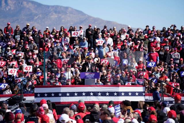 미국 공화당 대선 후보인 도널드 트럼프 전 대통령이 31일(현지시간) 뉴멕시코주 앨버커키에서 선거 유세를 하고 있다. AFP연합뉴스