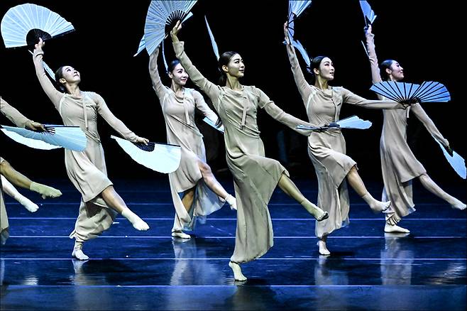 10월 31일~11월 3일 서울시무용단이 새롭게 선보인 국수호·김재덕의 ‘사계’의 한 장면. 사진제공=세종문화회관