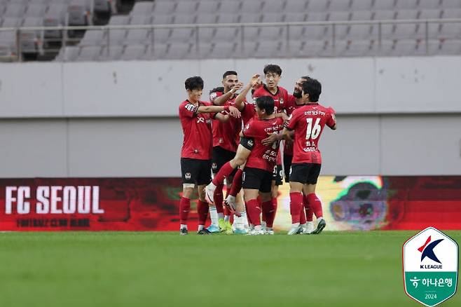 FC서울 선수단이 세리머니를 하고 있다. 사진=한국프로축구연맹