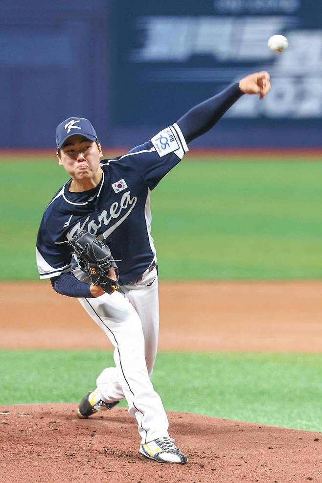 2일 고척스카이돔에서 열린 2024 WBSC 프리미어 12 평가전 한국과 쿠바의 경기. 1회말 한국 선발투수 최승용이 역투하고 있다. 사진=연합뉴스