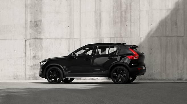 볼보 'XC40 블랙 에디션
