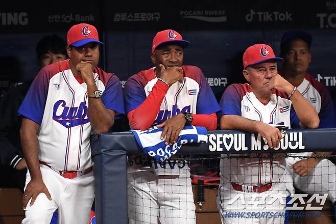 2024 WBSC 프리미어12 대한민국 야구 대표팀과 쿠바 대표팀의 평가전이 2일 서울 고척스카이돔에서 열렸다. 쿠바 아르만도 욘슨 감독이 경기를 지켜보고 있다. 고척=박재만 기자 pjm@sportschosun.com/2024.11.02/