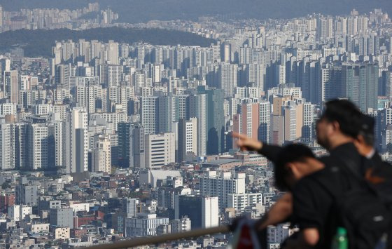 서울 남산에서 바라본 시내 아파트 단지. 2024.10.31 연합뉴스