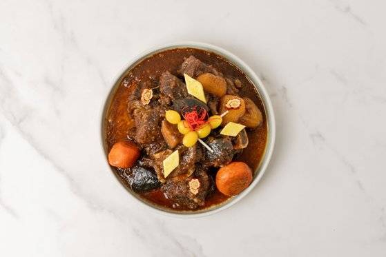 Galbijjim, or braised short ribs [MODIST FILM]