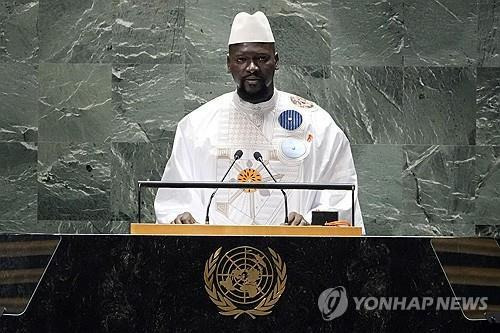 유엔 총회 연설하는 기니 군정 수반 마마디 둠부야 [AP 연합뉴스 자료사진. 재판매 및 DB 금지]