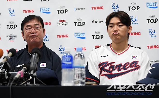 2024 WBSC 프리미어12 대한민국 야구 대표팀과 쿠바 대표팀의 평가전이 1일 서울 고척스카이돔에서 열렸다. 류중일 감독과 김도영이 인터뷰를 하고 있다. 고척=박재만 기자 pjm@sportschosun.com/2024.11.01/