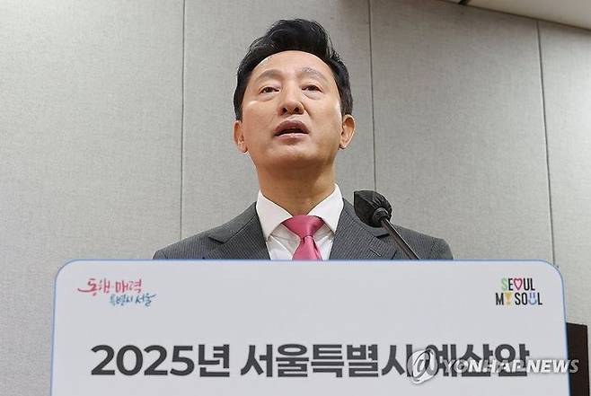 오세훈 서울시장이 10월 31일 오전 서울시청 브리핑룸에서 2025년 서울특별시 예산안을 발표하고 있다.ⓒ연합뉴스