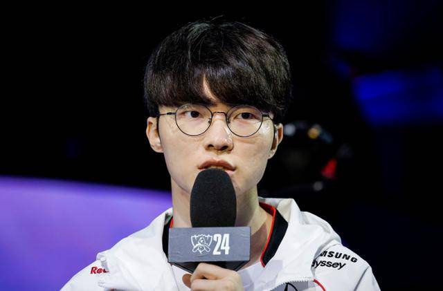 프로게이머 이상혁이 지난 9월 서울 종로구 롤파크 LCK 아레나에서 열린 2024 리그 오브 레전드(LoL) 월드 챔피언십 국내 대표팀 미디어데이에서 취재진의 질문에 답하고 있다. 뉴시스