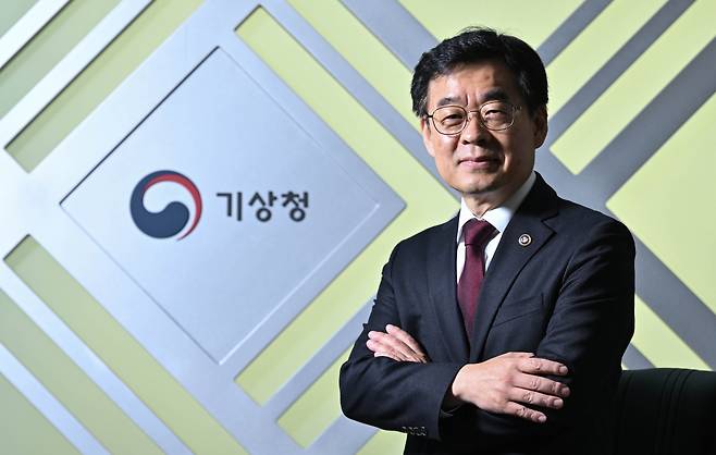 Administrator Chang Dong-eon of the Korea Meteorological Administration poses during an interview with The Korea Herald at the KMA headquarters in Dongjak-gu, southern Seoul on Oct. 29. (Im Se-jun/The Korea Herald)