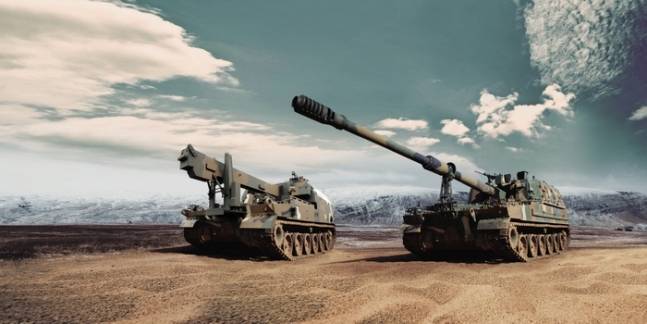 한화에어로스페이스가 양산하고 있는 K10 탄약운반장갑차와 K9 자주포. [사진 출처 = 한화에어로스페이스]