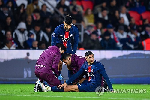 파리 생제르맹(PSG)은 3일(한국시간) 프랑스 파리에 위치한 파르크 데 프랭스에서 열린 RC랑스와의 2024-25시즌 프랑스 리그1 10라운드 홈경기에서 우스만 뎀벨레의 결승골에 힘입어 1-0 승리를 거뒀다. 이날 이강인은 후반 16분 교체로 들어와 후반 추가시간을 포함해 약 34분 정도 그라운드를 뛰었다. 이강인은 동료에게 완벽한 득점 찬스를 만들어 도움을 올릴 기회를 얻었으나 슈팅이 골키퍼 정면으로 향해 아쉽게 무산됐다. 연합뉴스