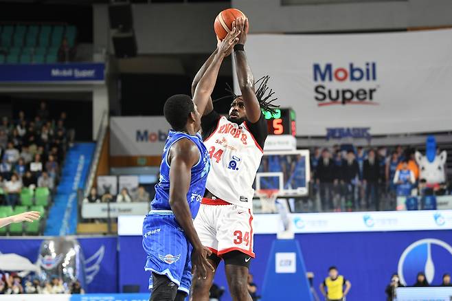 공격하는 자밀 워니 [KBL 제공. 재판매 및 DB금지]