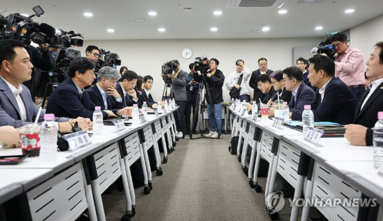 4일 오후 서울 중구 대한상공회의소에서 열린 배달플랫폼-입점업체 상생협의체 제10차 회의에서 이정희 협의체 위원장이 인사말을 하고 있다. 〈사진=연합뉴스〉