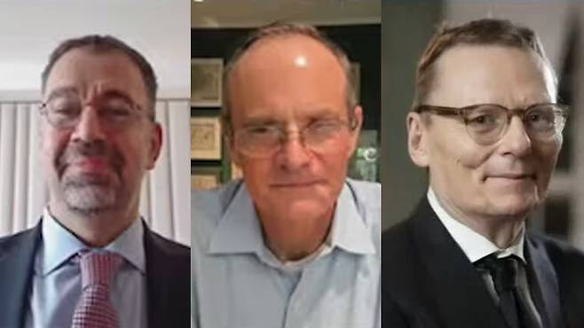 노벨경제학상 수상자들. 다론 아제모을루, 사이먼 존슨, 제임스 A. 로빈슨.