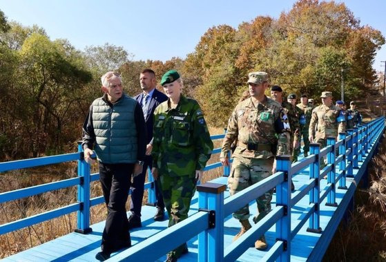 3일 비무장지대(DMZ)를 찾은 호세프 보렐 EU 외교안보 고위대표. 엑스 캡처.